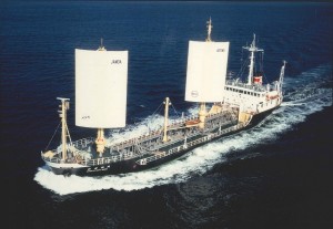 新愛徳丸　1980年　今治操船　内航タンカー　総トン数：699トン　DWT:１,600トン